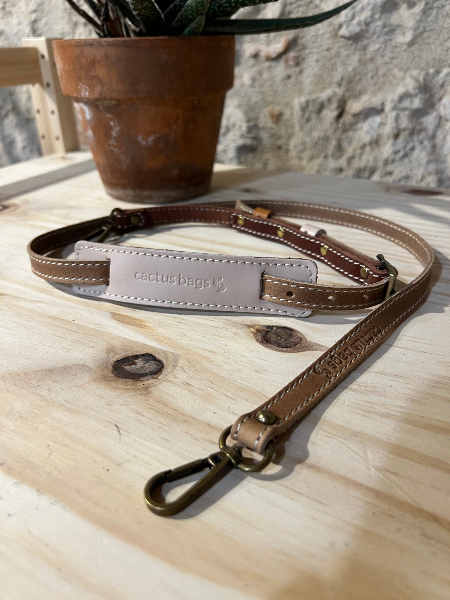 TRACOLLA IN PELLE accessori in Ottone