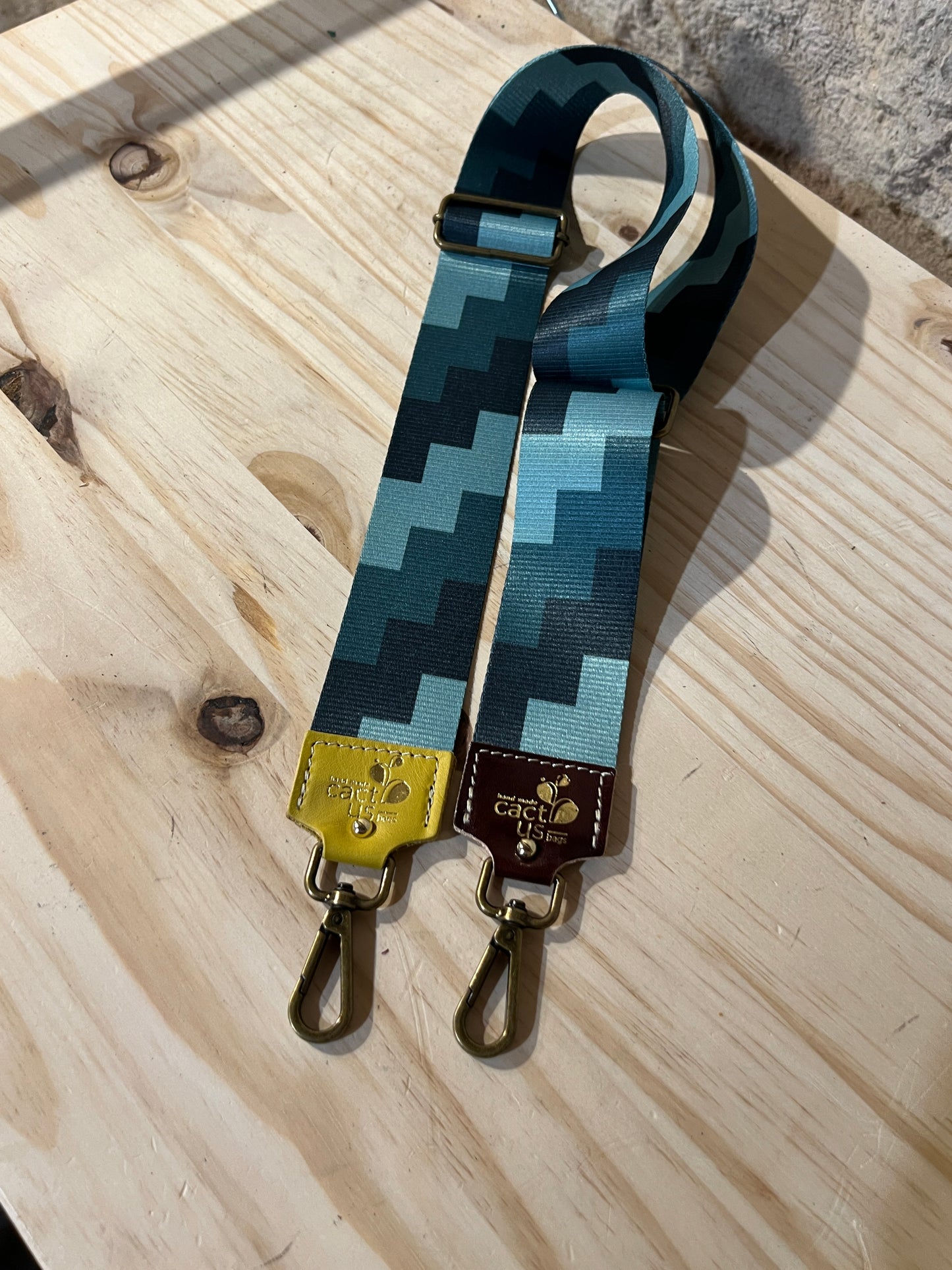 TRACOLLA IN TESSUTO, FINITURE IN OTTONE LARGHEZZA 5 CM